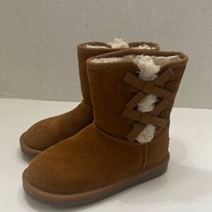 🎀 Koolaburra By UGG Victoria Short Boot - Kids' Chestnut Tan Girls Size 1